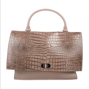 Meet your Posher, Eliza